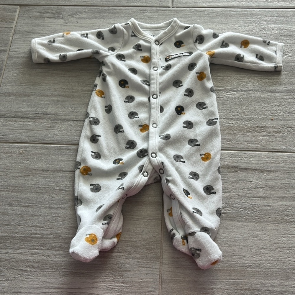 Carter’s Newborn 0M white pajamas babies football & puppies snap closure - Picture 6 of 10